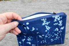 zipová taštička Blue louka NO8